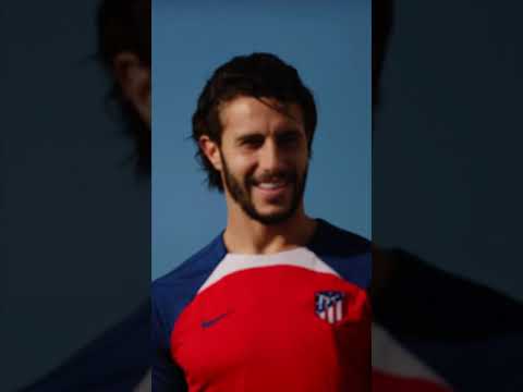 Alvaro Morata tried being Atletico Madrid’s photographer 😂 (via @Atletico de Madrid/TT) #shorts