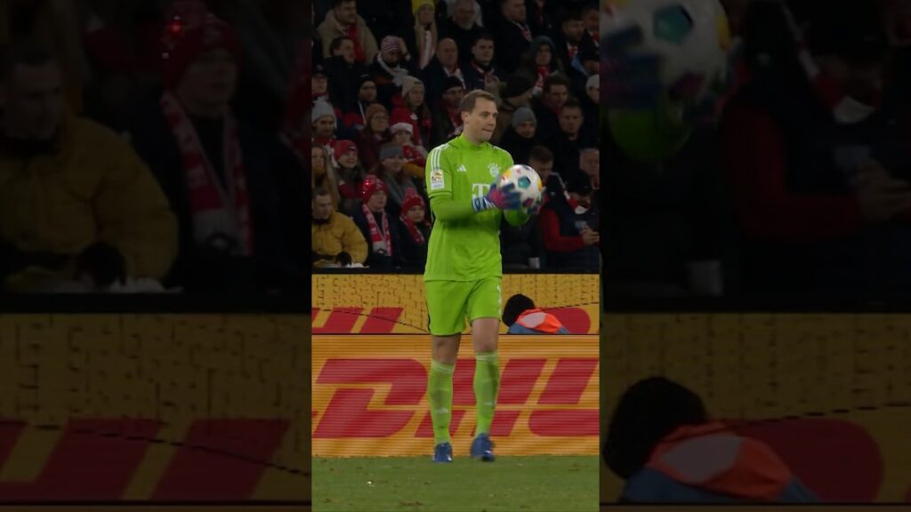 Cheeky move by Manu 👀