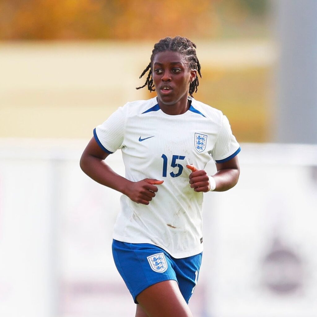 Michelle Agyemang was subbed off with a knee injury in England U19's game against France and was spotted on crutches later 🤕🏴󠁧󠁢󠁥󠁮󠁧󠁿