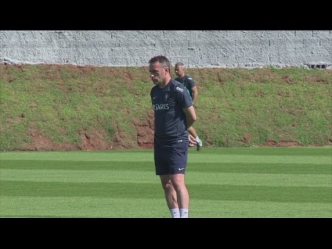 Portugal boss Bento resigns