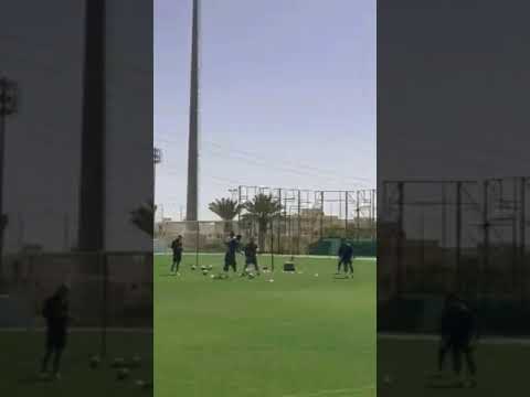 نواف العقيدي حارس ‎#النصر يتقدم زملائه في أداء التدريبات استعدادا لمواجهة ‎#الفيحاء®