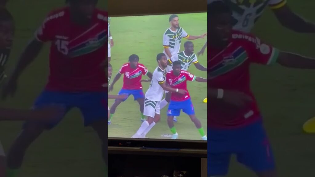 ACHILLE WEBO EN JOIE APRES LE BUT DE WOOH .