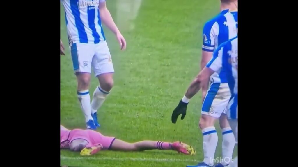 Leeds United’s Ethan Ampadu tells Huddersfield’s Jonathan Hogg to “f*ck off” after red card.