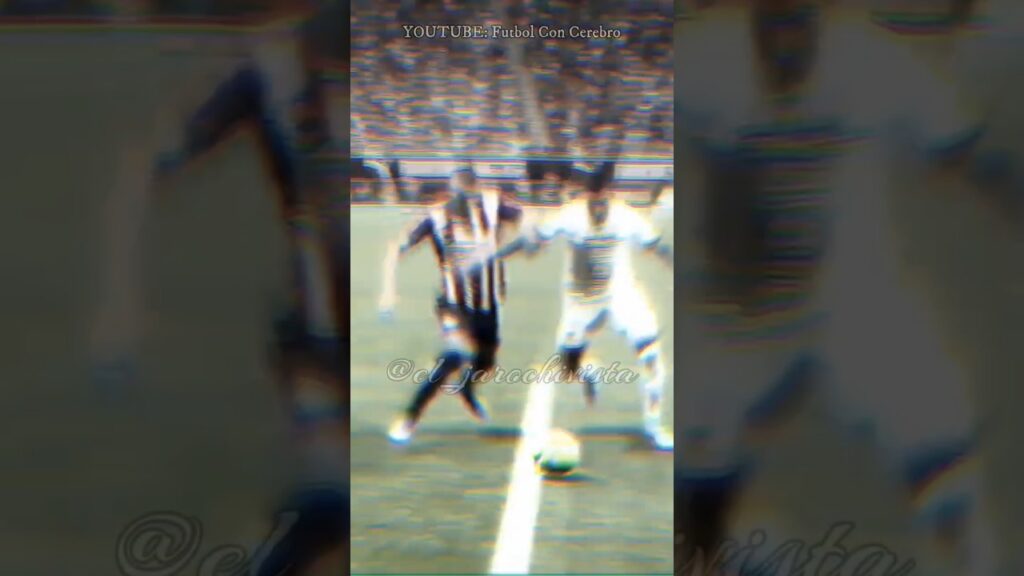 😱 DON ROBERTO CARLOS Alvarado con Futbol Champagne vs Pumas 🍾 #chivas #pumas #futbol #parati #shorts