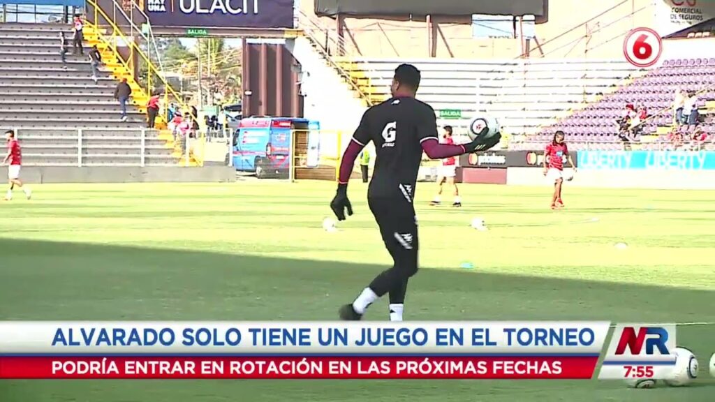 Vladimir Quesada valora titularidad de Esteban Alvarado