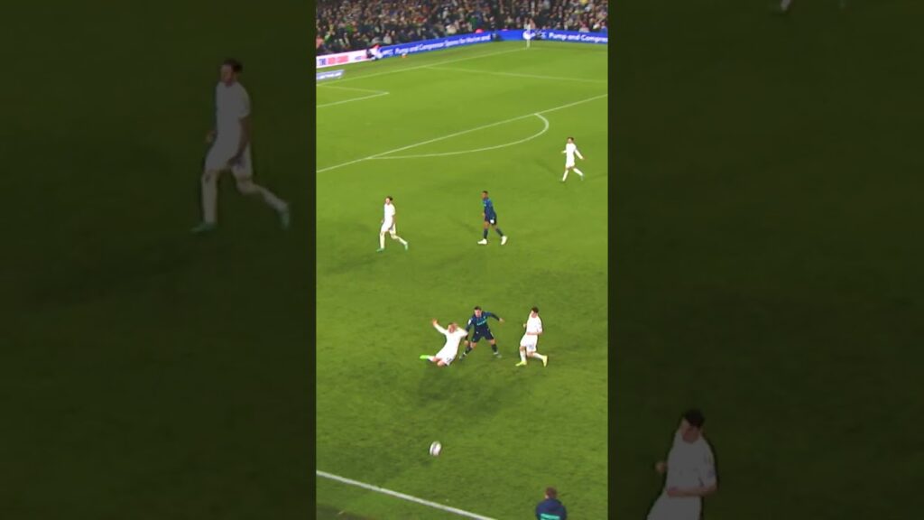 Connor Roberts = 👌 v Stoke City #leedsunited