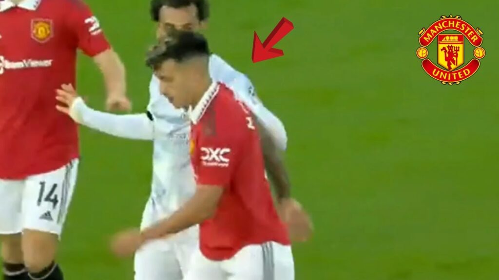 Lisandro Martinez blocks mohamed salah’s attack and wants a duel | Manchester United Vs Liverpool Lisandro Martinez blocks mohamed salah's attack and wants a duel | Manchester United Vs Liverpool