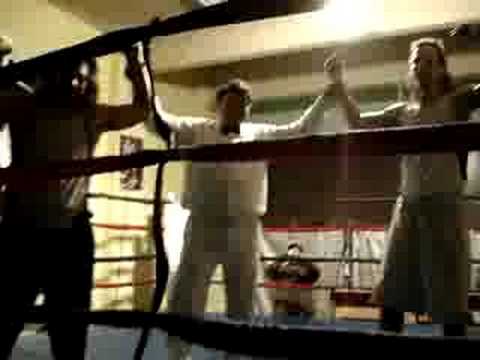 Sebas "La Mole Millonaria del box": saludo final-exhibición