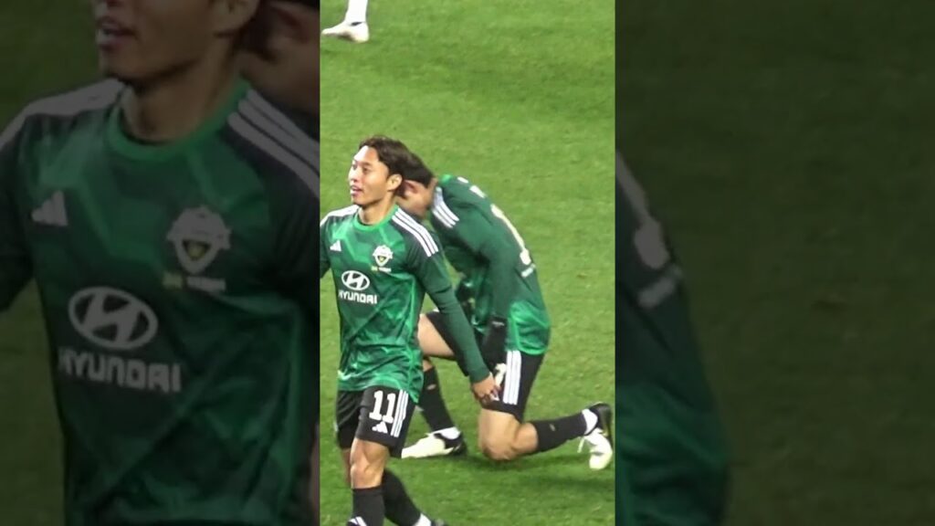 골 넣고 김태환 찾는 송민규