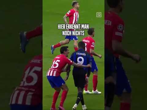 Thuram grabscht, Savic hat Schmerzen aber beide lachen drüber 😅