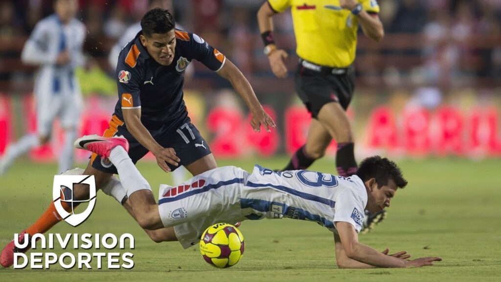 Hirving Lozano, el imán que atrae las patadas de los defensores de la Liga MX