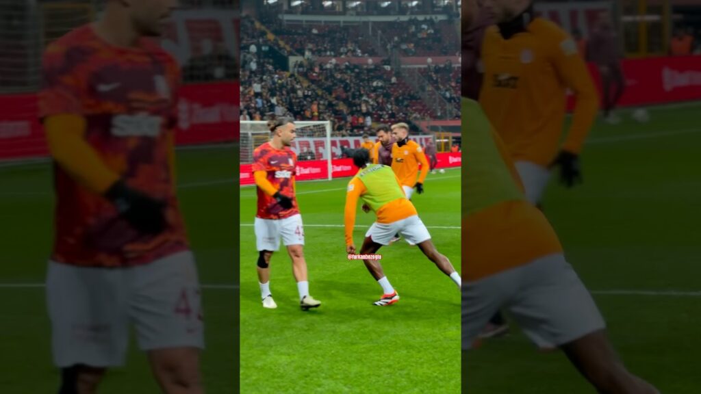 🙋Nelsson Şutu Kalecinin Sırtına Çarpınca Özür Diledi, Çok Nazik Adam!