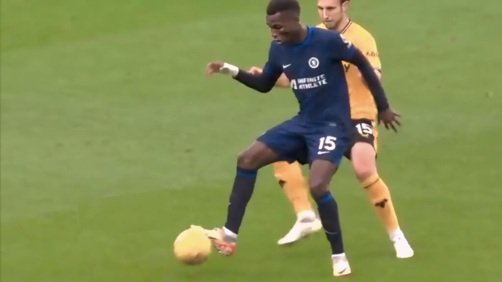 See How Nicolas Jackson Connects The Game