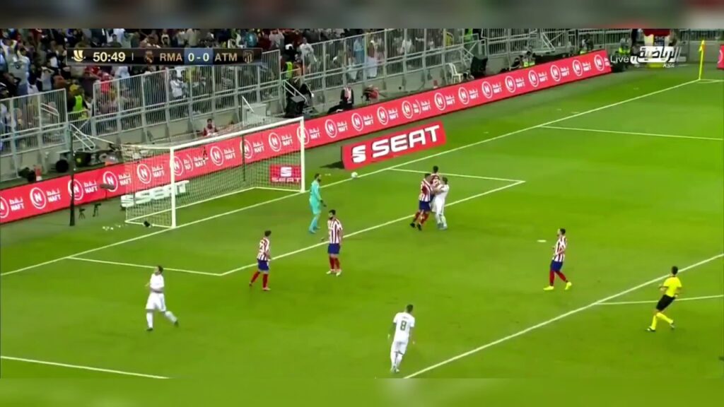 Real Madrid - Atletico Madrid / Luka Jović pogađa stativu