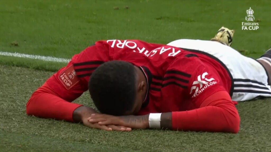 Marcus Rashford MISSES the match-winner at the death 🫣❌