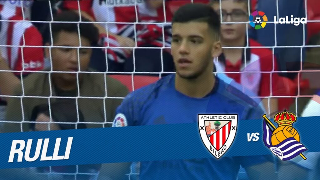 Paradón de Rulli al despejar un cabezazo de Raúl García