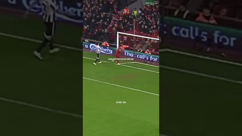 Steven Gerrard On Luis Suarez “He is the best Centre Forward I’ve Played With..” #football #suarez