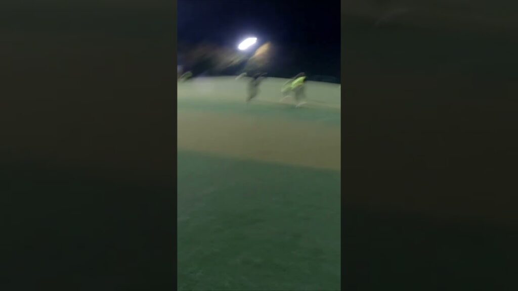 달려오는 공격수에게 골키퍼가 쪼는 이유 #shorts