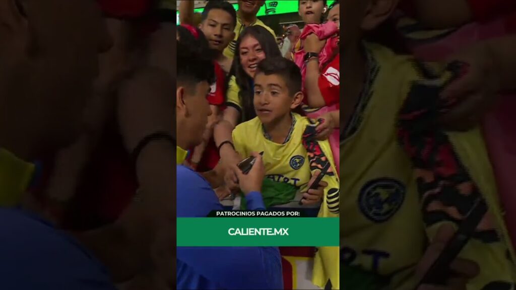 ¡ES LA SENSACIÓN 🤩🦅 Kevin Álvarez atiende a los fans del América #ligamx #viral #touráguila