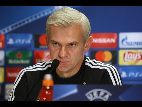 Trener Jacek Magiera i Bartosz Bereszyński przed meczem z Realem