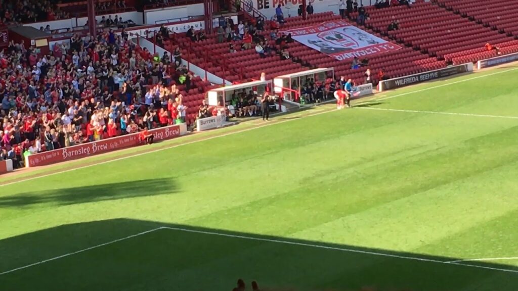 Kieffer Moore returns for Barnsley