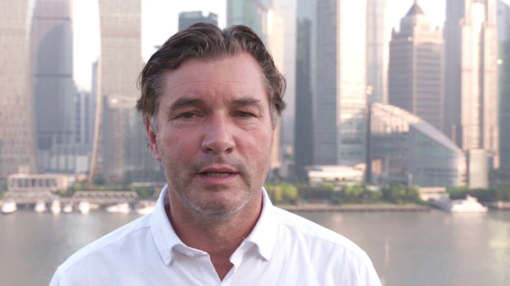 BVB verpflichtet Mario Götze (ENG Subtitles)