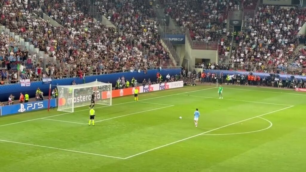Jack Grealish (Manchester City) face to face with Bono (Sevilla) UEFA Super Cup Athens 2023