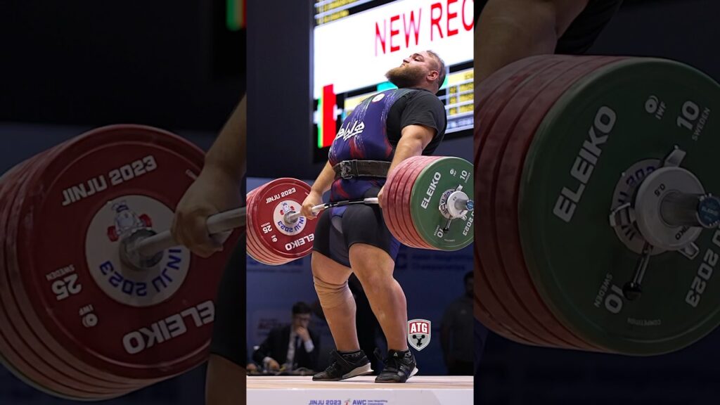 19 y/o Alireza Yousefi 🇮🇷 246kg / 542lbs Junior C&J World Record! #weightlifting #slowmotion