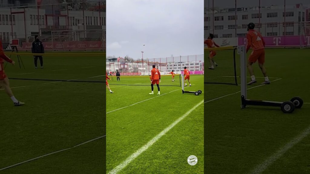 😱 Kingsley Coman, c'est quoi ce SAUVETAGE de fou !? #shorts