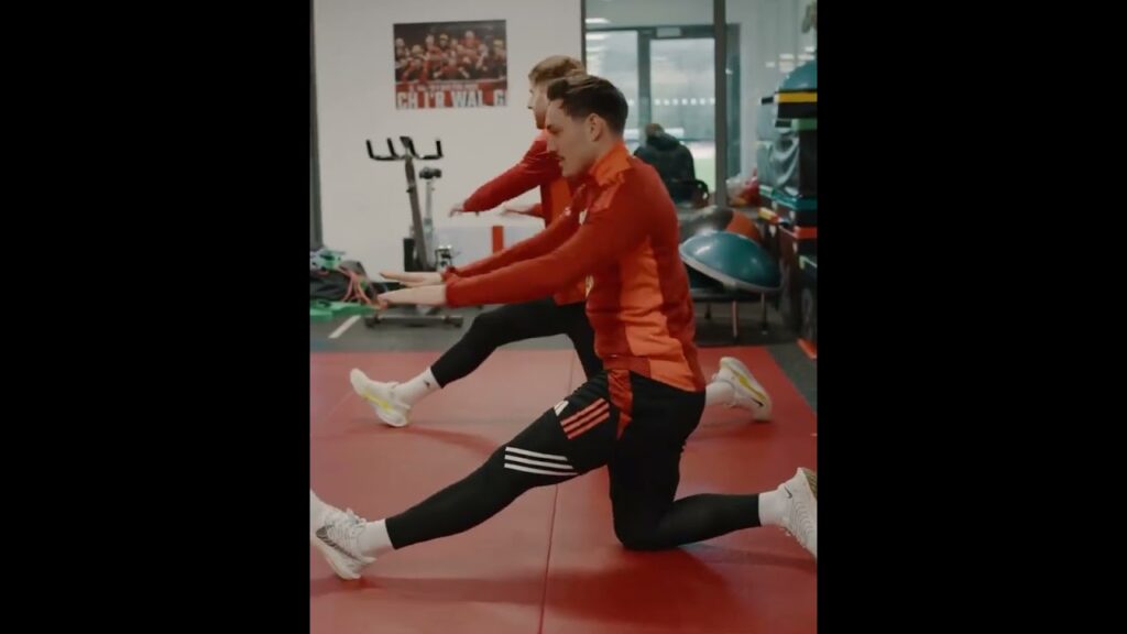 Leeds United and Wales player Connor Roberts shows off his dance moves! 🕺