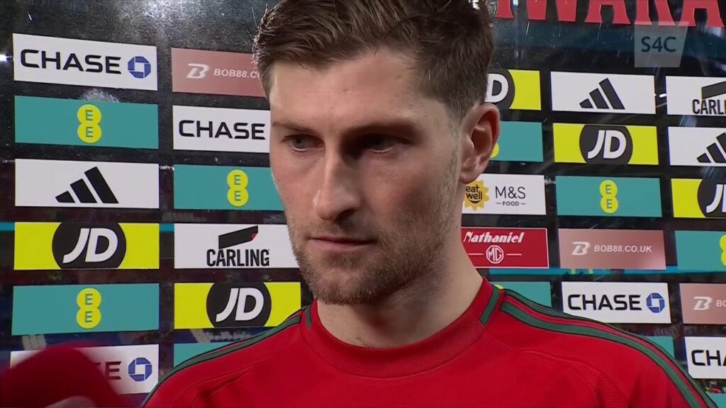 Ben Davies: "Y cymeriad heno yn dangos fod pawb yn caru chwarae dros Gymru" | Cymru