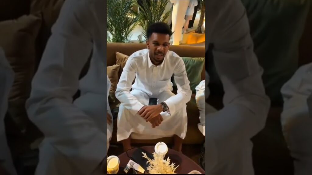 مشجع يطلب من البليهي اذا سجل هدف في الشباب يحتفل حتفالية رونالدو