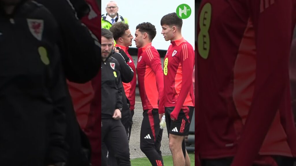Welsh bromance between Johnson and Ampadu🤣