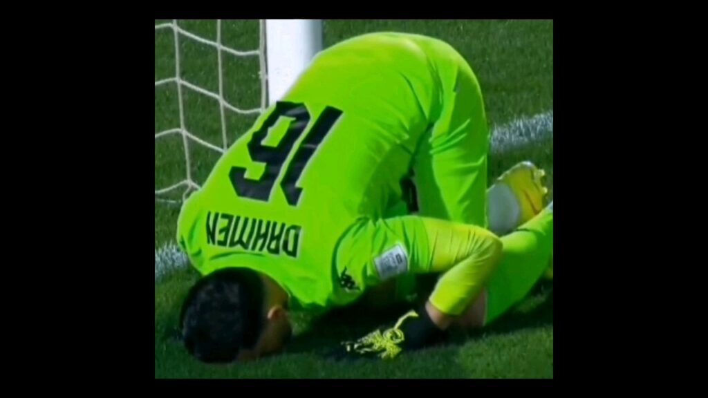 أيمن دحمان يبدع ويتصدي لركلة جزاء المنتخب الكرواتي #تونس_كرواتيا