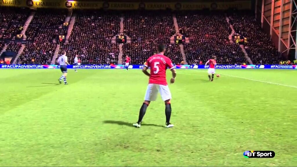 Daley Blind loses battle with gravit -LoL!!!