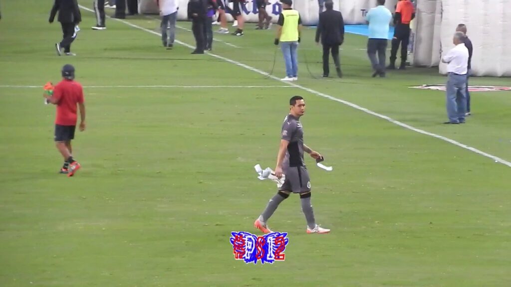 Rodolfo Cota agradeciendo a la Afición de Chivas Clásico Tapatío