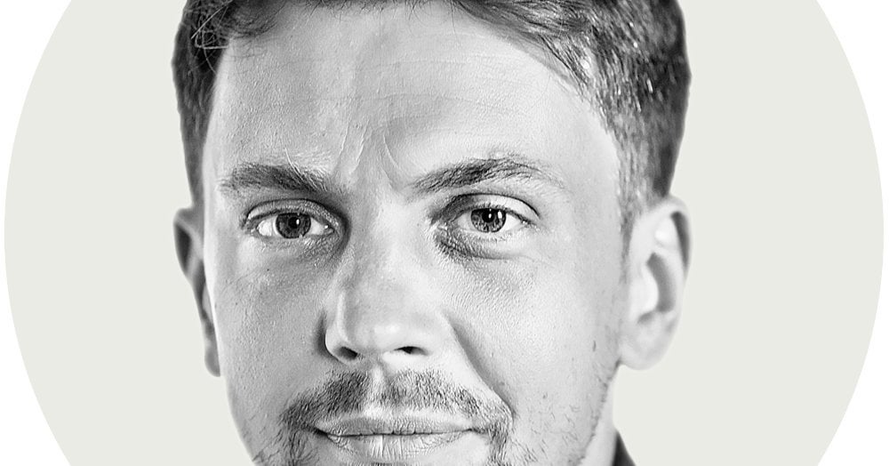 Excerpt of On Soccer column (NYT) -- references Holgate booking