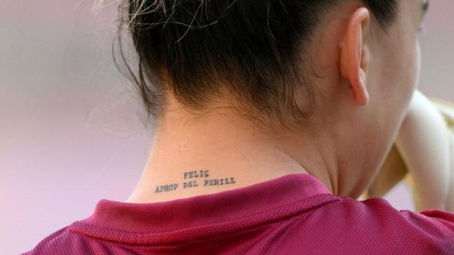 Catalina Coll, Feliç a prop del perill (happy near danger)