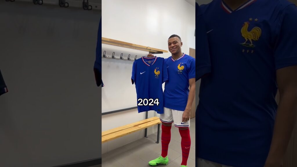Kylian Mbappé présente le maillot bleu #shorts