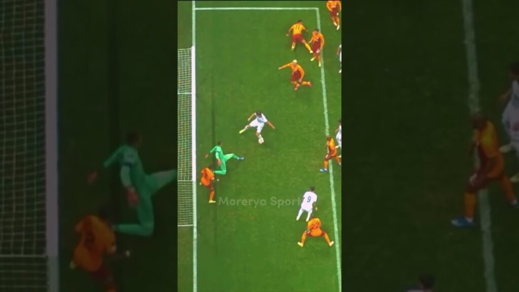 Muslera İmkansız Kurtarış!