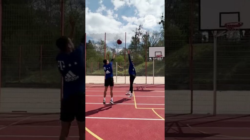 "We're like the Curry brothers" 🏀 Musiala shows his basketball skills