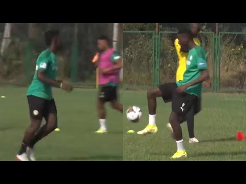 Bamba Dieng et Pape Matar Sarr . Jolie geste technique de Sarr au entraînement des Lions