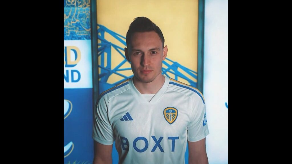 Leeds signed Connor Roberts on loan from Burnley. 🏴󠁧󠁢󠁷󠁬󠁳󠁿 #football #shorts #footballshorts