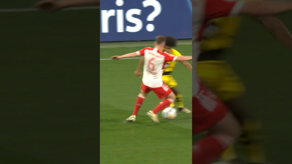 Adeyemi nutmegs Kimmich 🥜