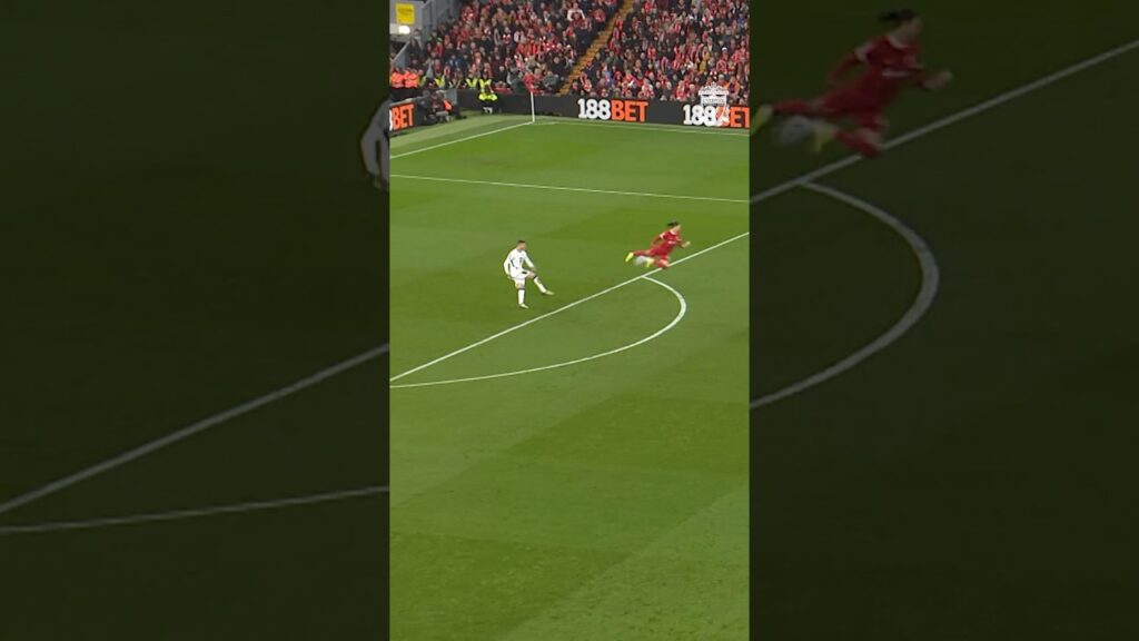 Darwin Núñez forces the first goal!