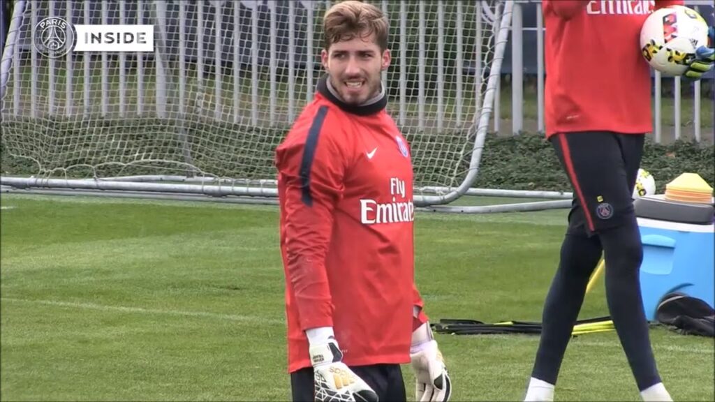 Ejercicios de entrenamiento con Kevin Trapp