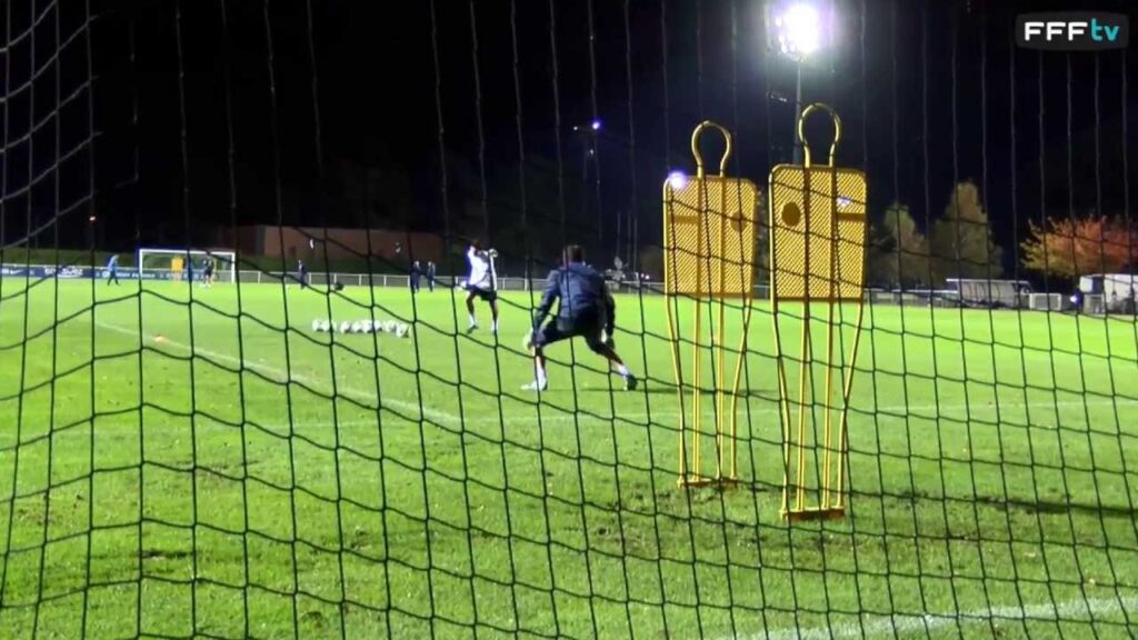Spectaculaire : entraînement spécifique Lloris (France - Ukraine 2013)