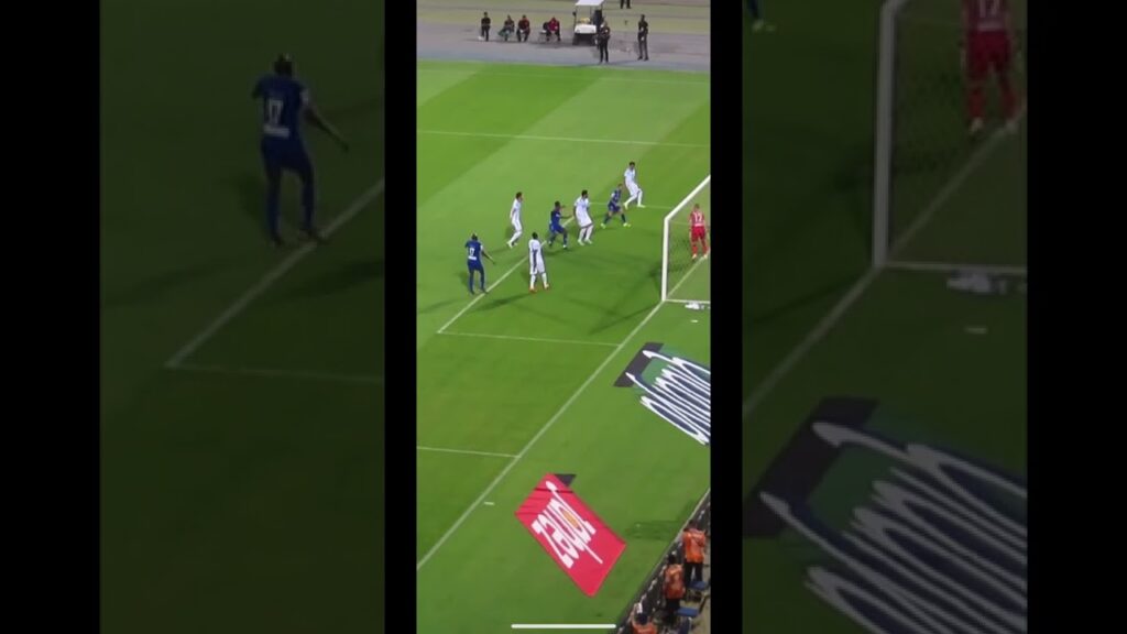 ضربة جزاء لم تحتسب للهلال بعد قفز مدافع ابها على ايغالو #الهلال_ابها