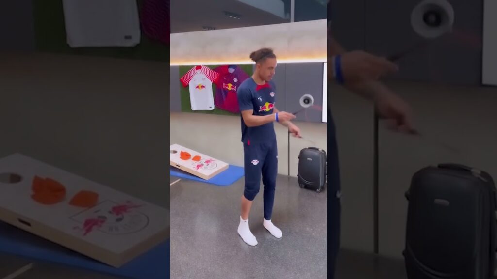 Yussuf Poulsen zeigt Supertalent beim Diabolo | #shorts