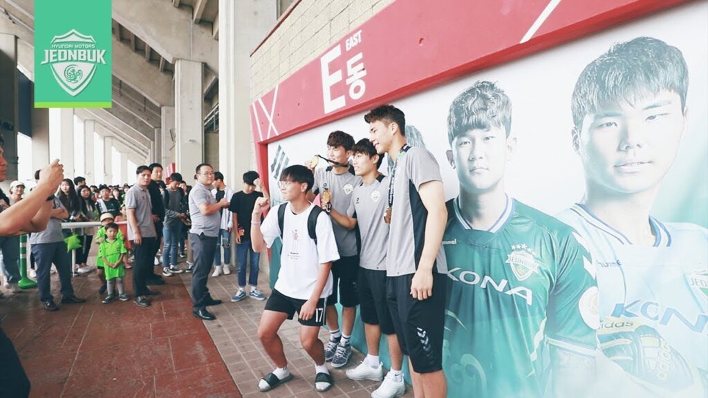 아시안게임 금메달리스트와 포토타임 - 김민재, 장윤호, 송범근